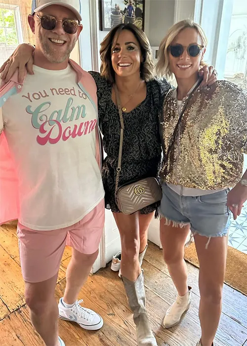 BrutusMaximusX's tweet photo. Zara and Mike Tindall were also at the Taylor Swift Era's concert last night. 
Mike wore Pink 🩷
Zara got the legs out🦵🦵

#zaratindall #miketindall #royalkids #britishroyals #theroyalfamily https://t.co/mYmC8h2tp8