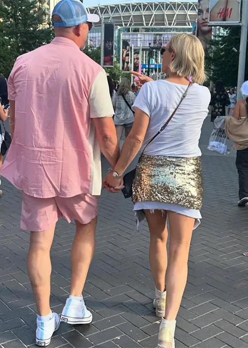 BrutusMaximusX's tweet photo. Zara and Mike Tindall were also at the Taylor Swift Era's concert last night. 
Mike wore Pink 🩷
Zara got the legs out🦵🦵

#zaratindall #miketindall #royalkids #britishroyals #theroyalfamily https://t.co/mYmC8h2tp8