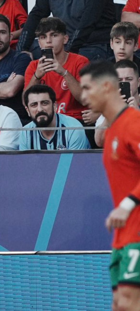 Maçı şu şekil izliyorum. #MilliTakım
#TURvPOR