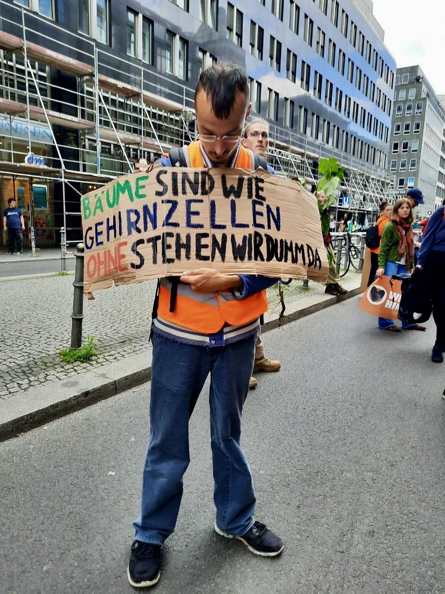 Eva schätzt Frauensolidarität! #BeKind! tweet media