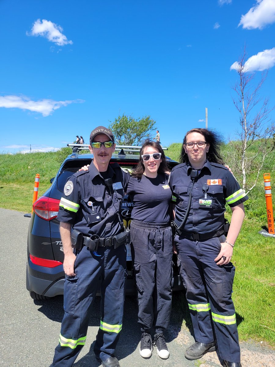 590VOCM's tweet photo. Got to meet some lovely folks up on the hill completing some exercises for #canwarn! Volunteers are SO important and they are doing some great work to help folks across the province. Thank you, Tom and Maddie!! #yyt #vocmsummer #roadshow2024 https://t.co/oAPJ9O5cA3