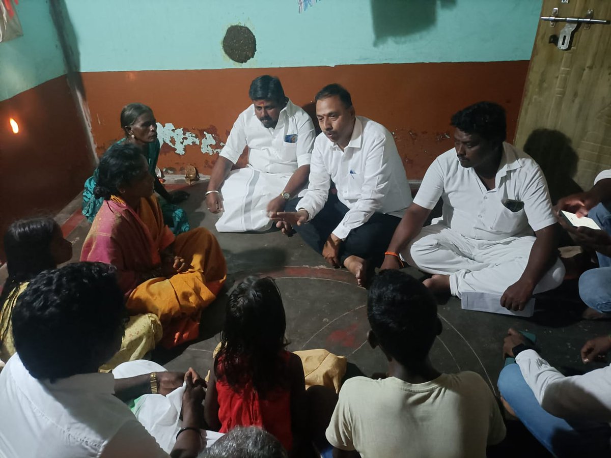 TVMIPatukottai's tweet photo. இன்று‌ 22/6/2024 (ரூபாய் 65000)ஆயிரம் தஞ்சை தெற்குமாவட்ட தலைமை சார்பாக வழங்கப்பட்டது

தமிழக வெற்றிக்கழக தலைவர் தளபதி அவர்களின் சொல்லுக்கிணங்க

 கள்ளக்குறிச்சியில் விஷ சாராயம் அருந்தி உயிரிழந்த குடும்பங்களுக்கு நேரில் சென்று ஆறுதல் கூறி நலத்திட்ட உதவிகள் வழங்கப்பட்டது
@BussyAnand https://t.co/huU0jhY3tc