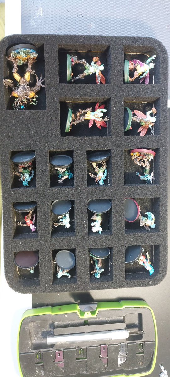 PatrykWiczling's tweet photo. The new Wood Elf team is ready for the new Blood Bowl season.  Vampires, Ogres and a new Nurgle team are still in preparation.
@warhammer @thearmypainter #bloodbowl #woodelf #speedpaint https://t.co/ET651jFjMh