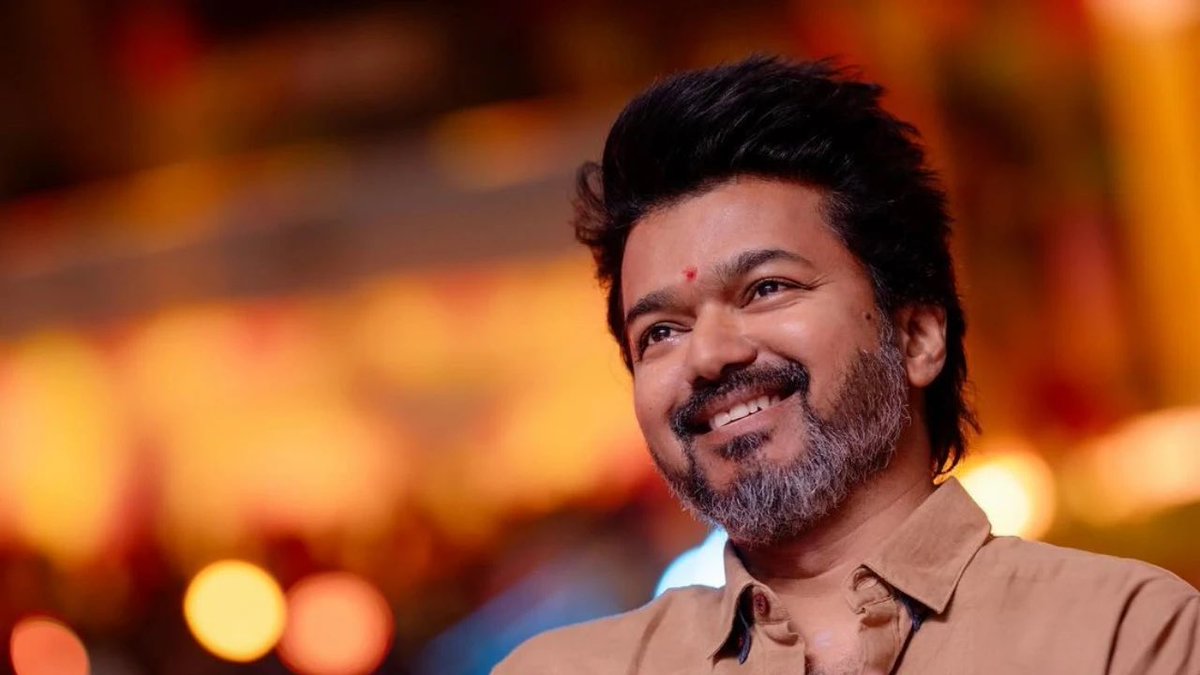 CommonManHR's tweet image. Sometimes inconsistent, sometimes cringe, sometimes flops!…YET, GIVING NIGHTMARES TO HIS HATERS! Imagine if he strikes all gold! **thaa full sweep thaan! So “ Kolasamiya vendiko maame!” so that he fail sometimes! 

#HBDThalapathyVIJAY 
#ThalapathyVijay𓃵 
#GreatestOfAllTime