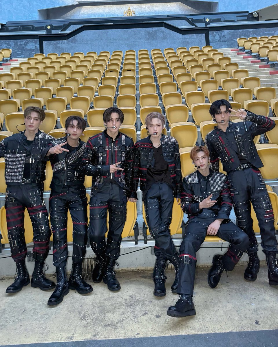 NCTsmtown_DREAM's tweet image. 태국 시즈니여러분 덕분에 오늘 넘 즐거운 하루였어요! 너무너무 고맙고 푹쉬고 우리 또 만나요

วันนี้ผมสนุกมาก ๆ เพราะ NCTzen ชาวไทยทุกคนเลยครับ! ขอบคุณทุกคนมาก ๆ นะครับ พักผ่อนเยอะ ๆ แล้วเจอกันอีกนะครับ

#JENO 
#NCTDREAM #THEDREAMSHOW3 #NCTDREAM_THEDREAMSHOW3 
#NCTDREAM_WORLDTOUR…