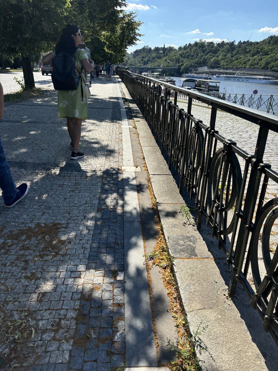 imkegoal's tweet photo. A long weekend away in Prague and couldn’t help asking more when hearing about their 2002 floods- up to the top of the grey line on picture 1. They put barriers up now to protect the city, our guide said. Just like our Bewdley ones! Just miles and miles of it 🤩 #busmansholiday https://t.co/wyq1MCH76H