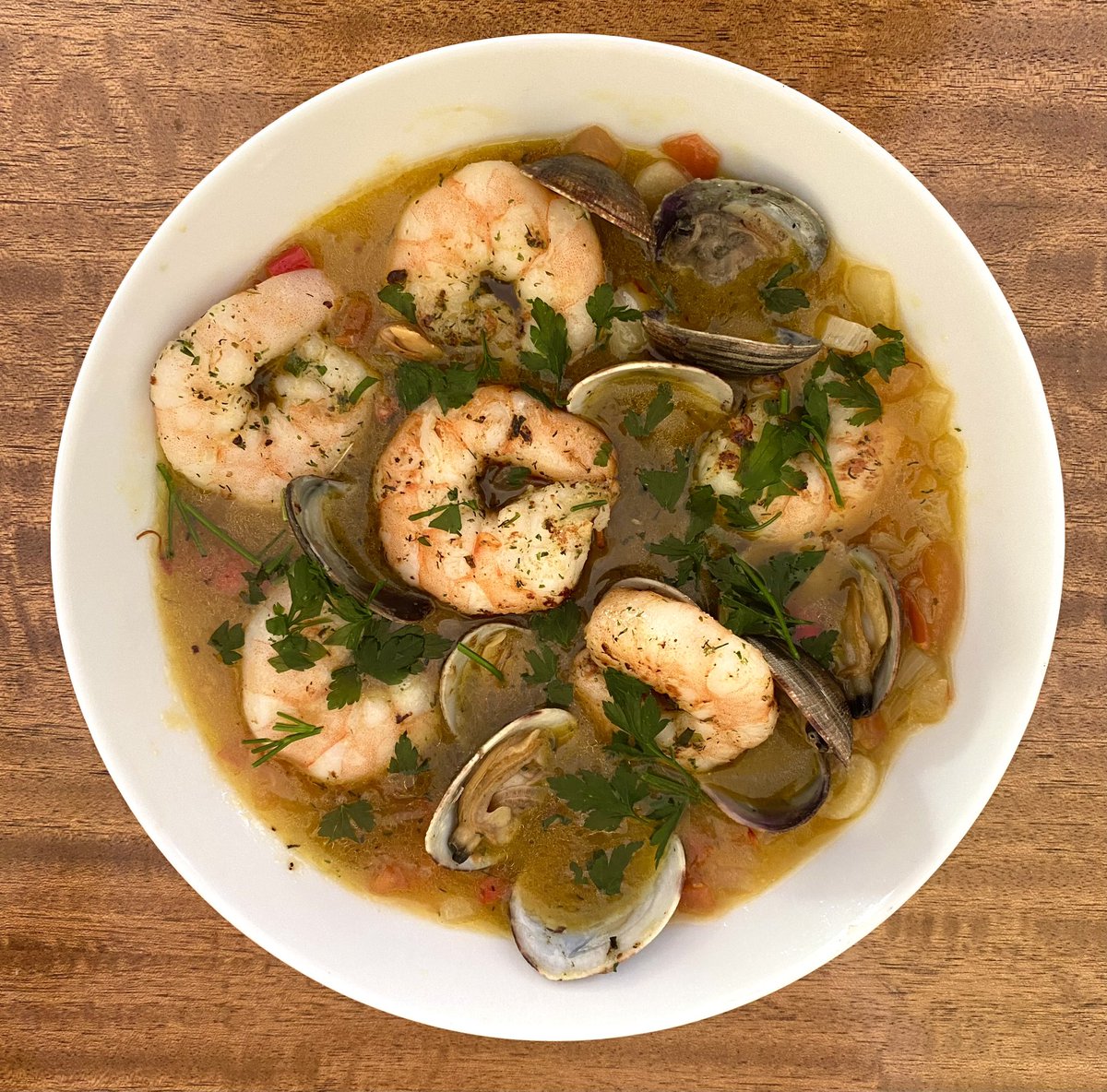 RenoirGuides's tweet image. #casarenoir
Saffron, garlic, and chilli soup with #clams snd #prawns from @rexgoldsmith