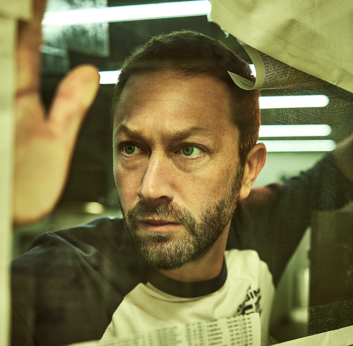 Ebon Moss-Bachrach says his training to play The Thing in ‘FANTASTIC FOUR’ consists of looking at rocks.

(Source: <a href="/TheDailyShow/">The Daily Show</a>)