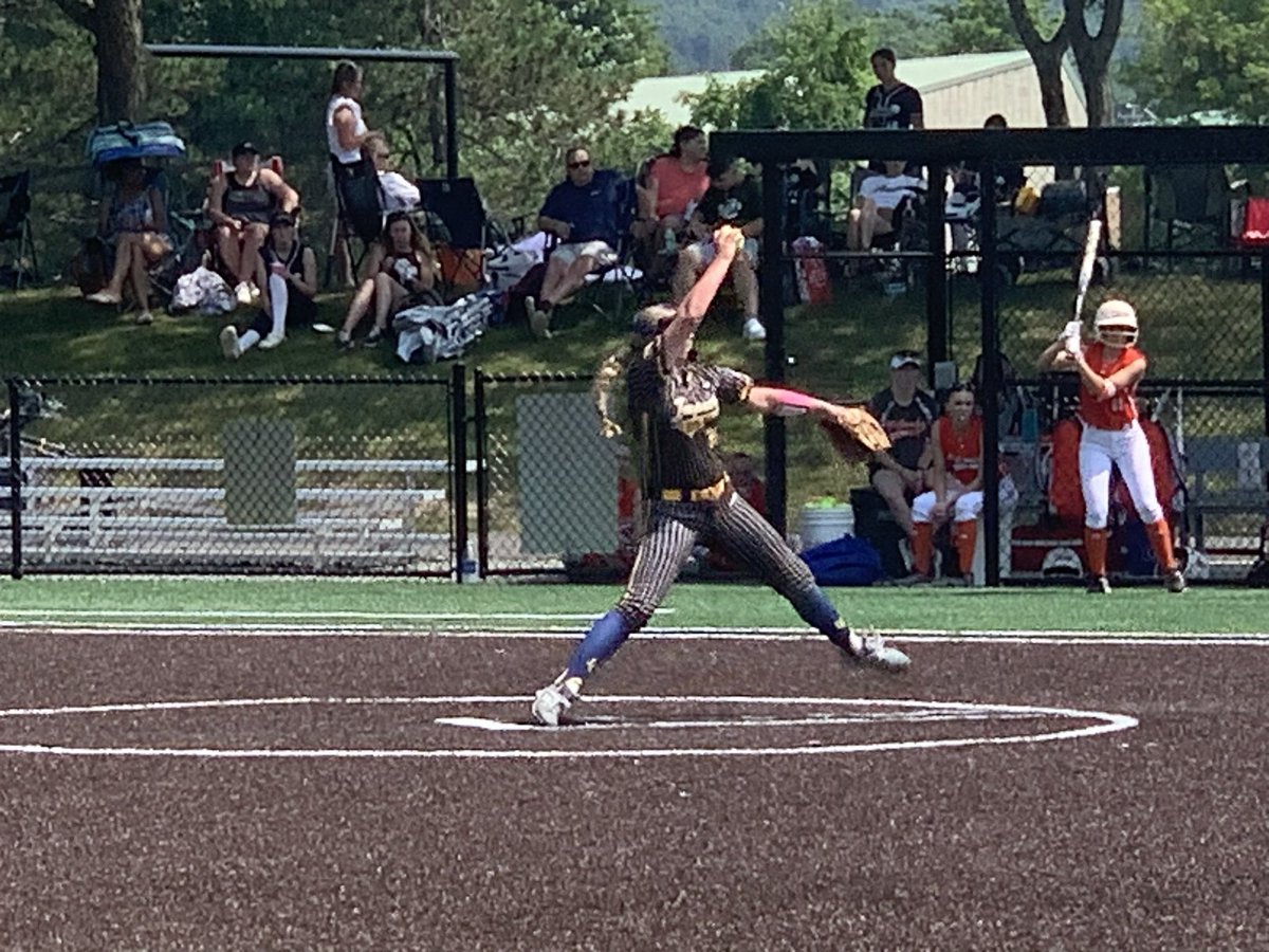 Girls are putting on show at the Summer College Showcase! <a href="/ErinGoweSB2028/">Erin Gowe</a> with 9 k’s ans 1 ER! <a href="/OliviaNaz22/">Olivia Nazarenus</a> with 4 k’s 0 ER and 0 walks! 2 games in and looking sharp!
