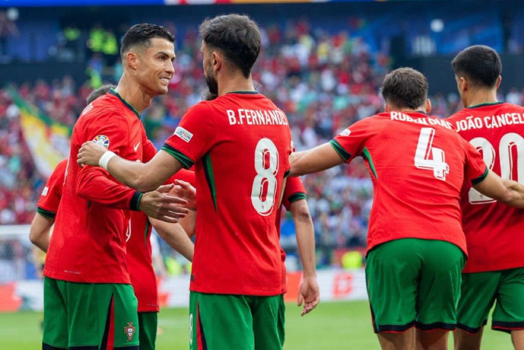مبروكك التأهل لـ دور ال 16 ياشبيحه

ويارب نفرح بالبطولة ❤️❤️🇵🇹