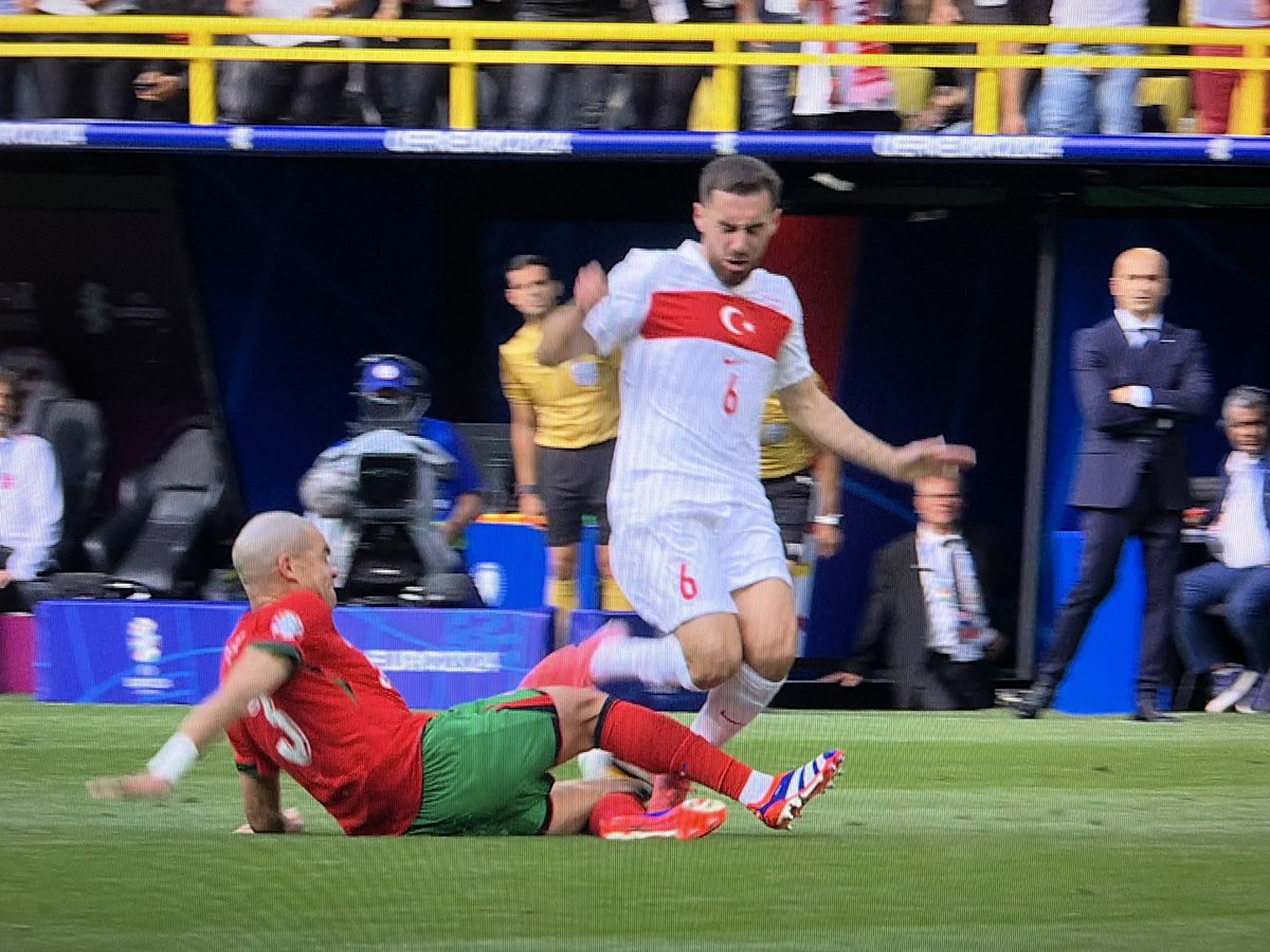 Manuel Gräfe tweet media