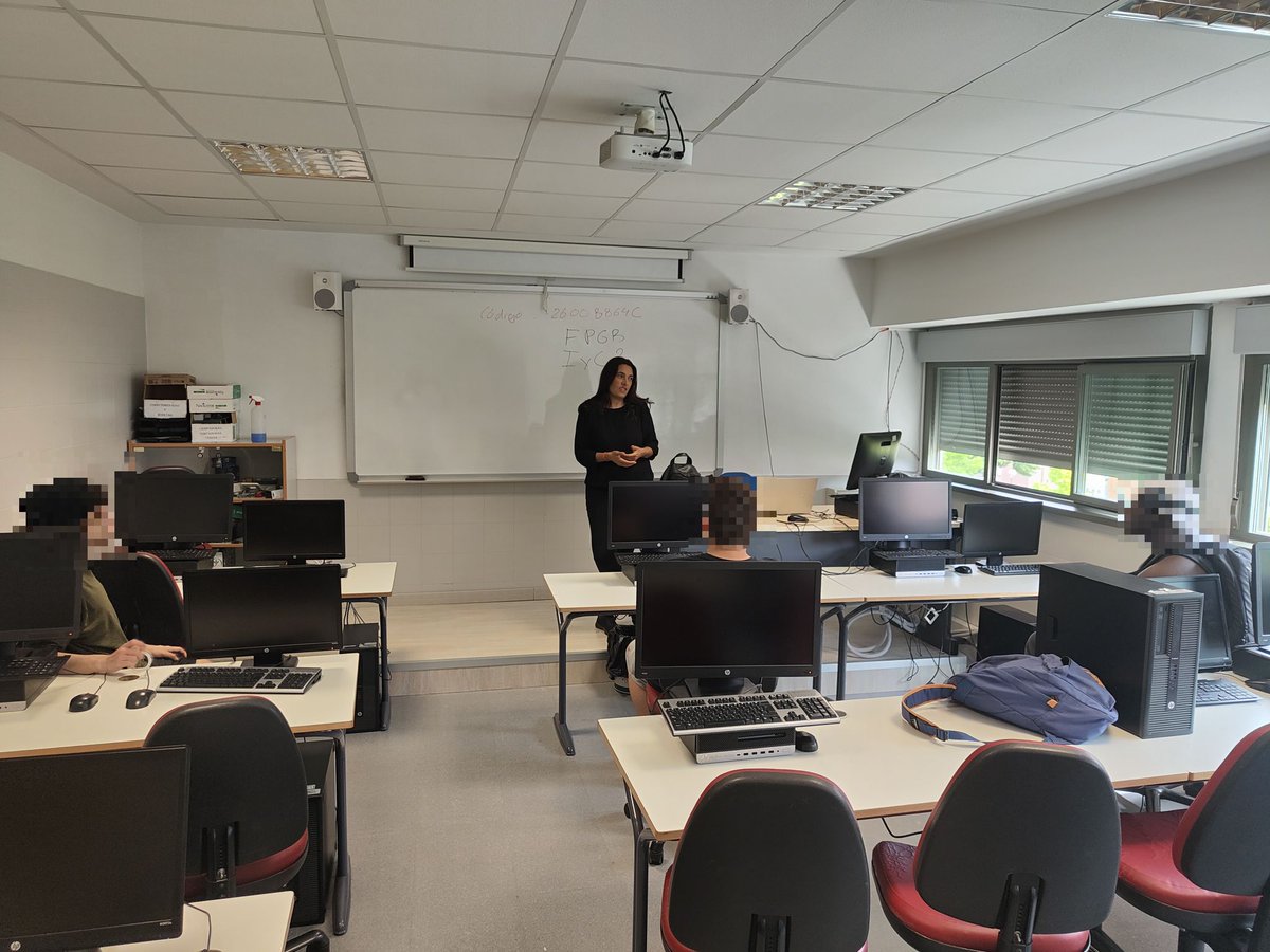 iescomercio tweet media