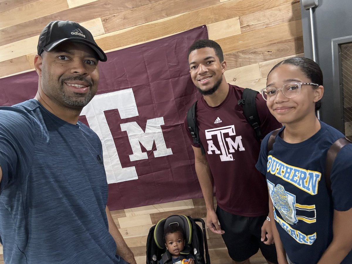 MetricDManning's tweet image. This past week has felt like a Texas tour! From catching up with my Ed peeps in #ATX for @TASSP1 to Longview with most of #Spring97 @BlackheartNupes to support my LB Curtis at his dad’s homegoing service to College Station to take #Deuce to the @NSFPtamu orientation! 🏃🏽‍♂️🧳😴 #CSWS