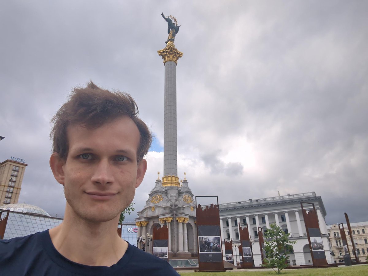 dimabuterin's tweet image. Guess where he is