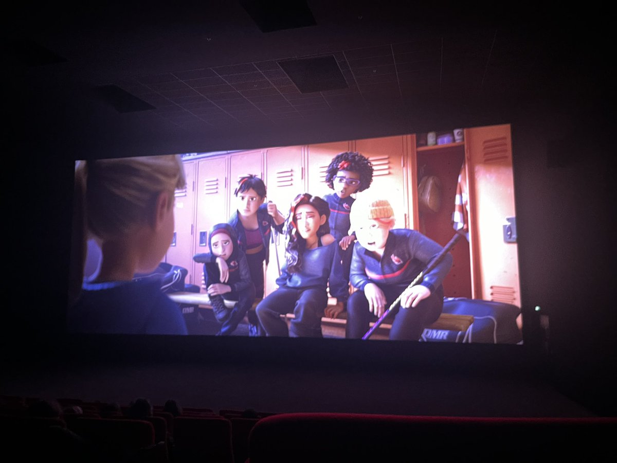 samuelathlan's tweet image. Je sors du cinéma et je suis choqué.

J’amène mes enfants voir un film sur leurs émotions.

Elles attendaient ce film avec impatience : Vice Versa 2.

Et dès les premiers plans, que vois-je ?

Une jeune fille voilée.

Quel est le rapport avec un film enfantin qui vise à faire