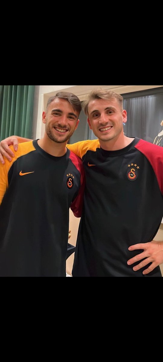 Türk futbolcunda adamcilik bitmedikce başarı gelmez. En az 2 pozisyonda yine yerden yere attılar kendilerini ama burası Türkiye değil maalesef kerem ve barış. Yunus ise hak etmediği formayı giyince elinden geleni yapsada sahada yoktu.

#TURKİYE #Türkiye #türkiyeportekiz <a href="/TFF_Org/">TFF</a>