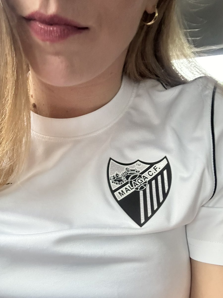 Hoy Hamburgo es malaguista, ya os digo yo que sí. 

TRACAMATRACATRACAMATRACA.