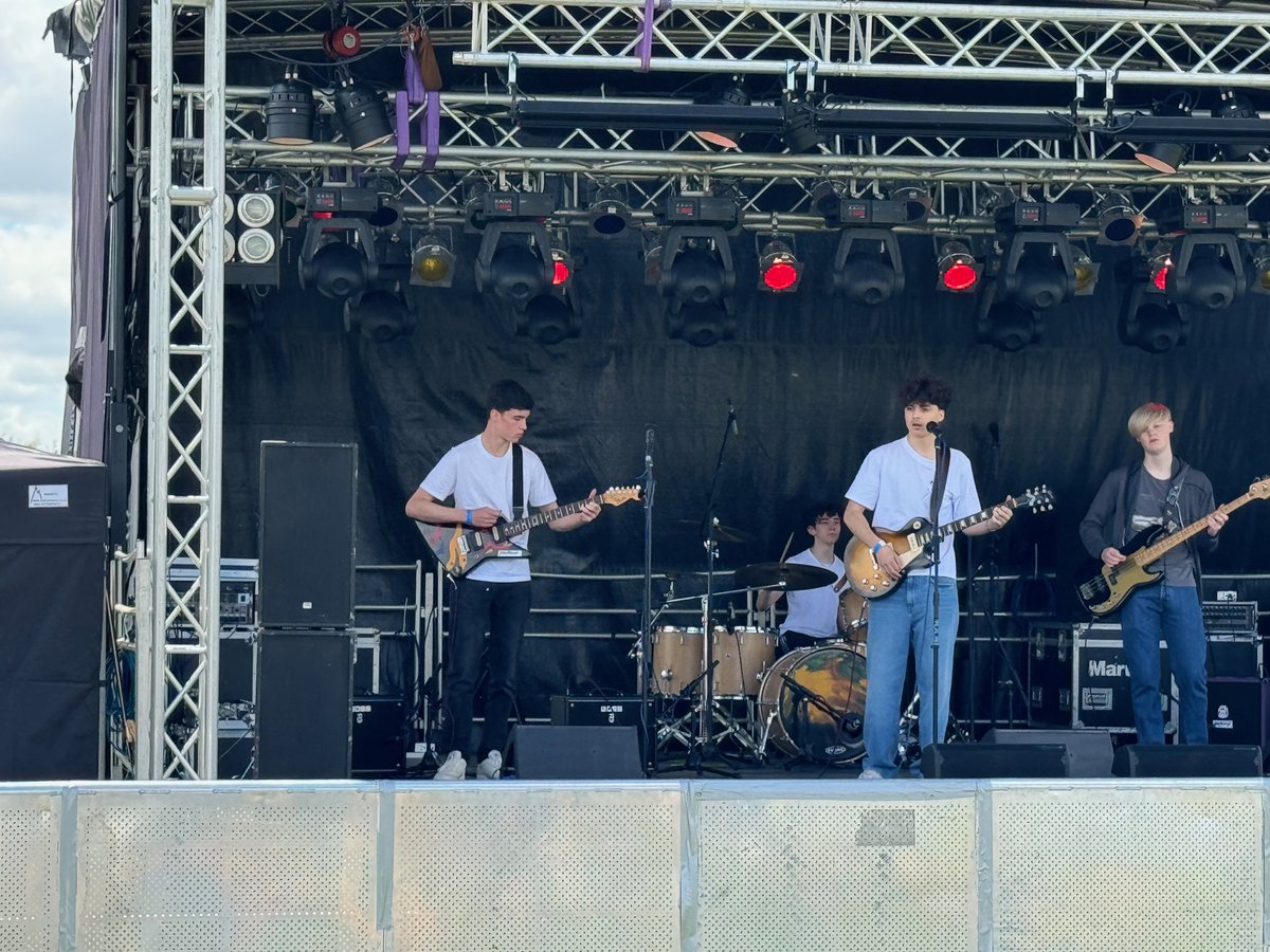 DragonMusicEd's tweet photo. 1/2 Here are some pics from the Dragon Music set at Glastonberrow earlier today (thanks to Matt for the images). What a lovely day! https://t.co/BHarrooySZ