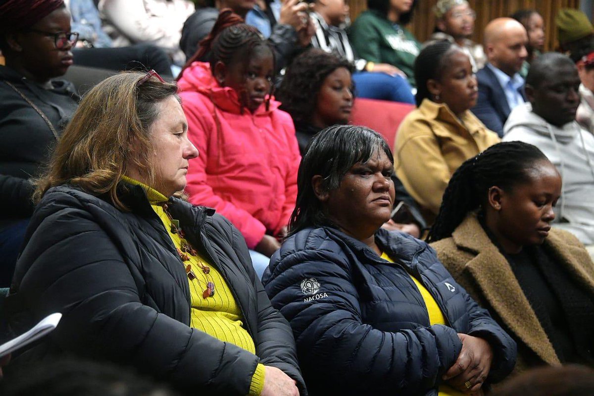 HumilePaul's tweet photo. The Patron of Global Alliance, Mrs Humile Mashatile delivering remarks during a dialogue with members of the community at the Isivivana Community Centre in Khayelitsha, Western Cape, on efforts to end AIDS in children by 2030. 
#EndAIDS2030 #GlobalAlliance #HumileMashatile https://t.co/dHSrisJaHZ