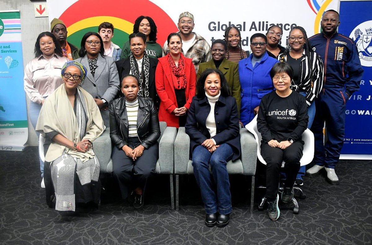 HumilePaul's tweet photo. The Patron of Global Alliance, Mrs Humile Mashatile delivering remarks during a dialogue with members of the community at the Isivivana Community Centre in Khayelitsha, Western Cape, on efforts to end AIDS in children by 2030. 
#EndAIDS2030 #GlobalAlliance #HumileMashatile https://t.co/dHSrisJaHZ