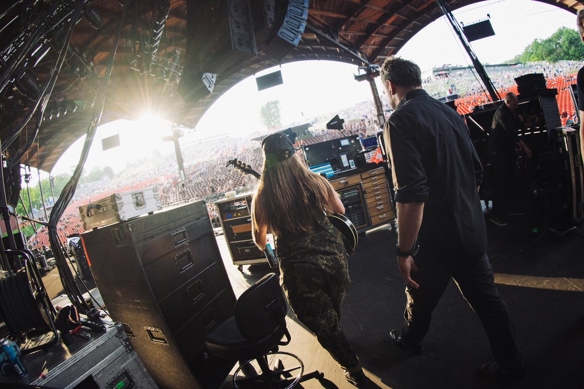 What an honor to open for <a href="/davematthewsbnd/">Dave Matthews Band</a> 💙 Safe to say I wouldn’t be the same musician without Dave songs. Can attest that he’s just as kind as his songs make him seem. “Above all things, if kindness is your king, then heaven will be yours before you meet the end” ✨