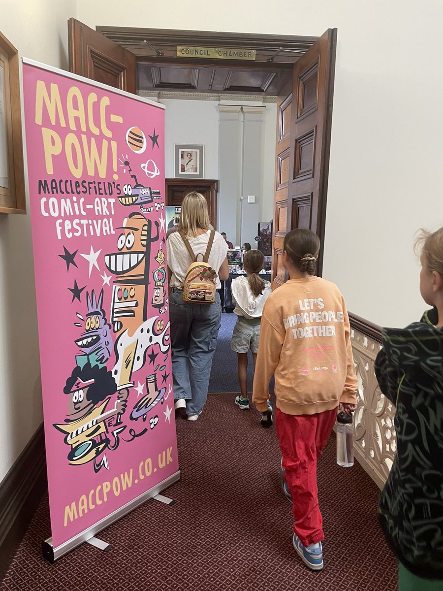 Zebra_carol's tweet photo. @ZebraPartnrship @MacclesfieldTC @MARCmakescomics @DanWritehead @CoreyBrotherson @yoms @lewstringer @0tralala @poisonchallis @maccloop @redwillowbrew @CheshireLiveMac @BBCRadioManc Carol Ann’s Comic Creator Chatterbox
Event: #MaccPow #Macclesfield 
Comic Creator: Yomi Ayeni
The awesome @yoms talking about #ClockWorkWatch now in its 11th year with its #SteamPunk vibe.
I must get this Londoner back to @MCRCityofLit 
Secret film 🎥 project too 
@idriselba https://t.co/fknscxGowN
