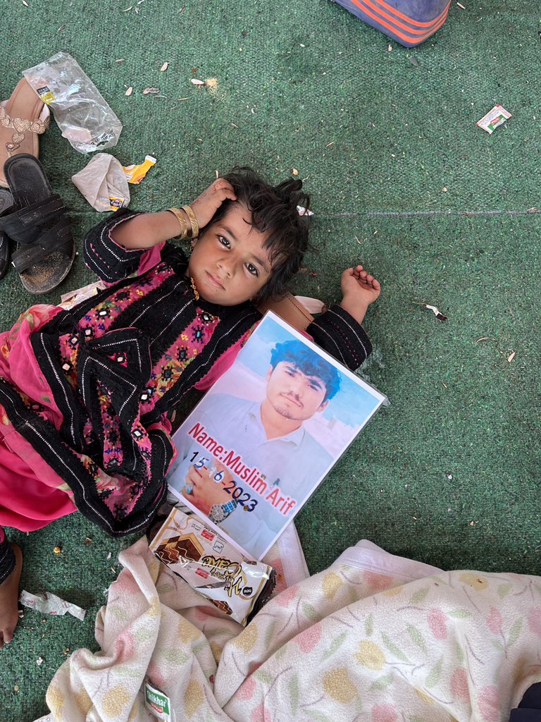 naveedbewae's tweet photo. #EndEnforcedDisappearances
#ReleaseAllBalochMissingPersons
#Sit_In_Protest_Turbat https://t.co/uQa5B76cFc