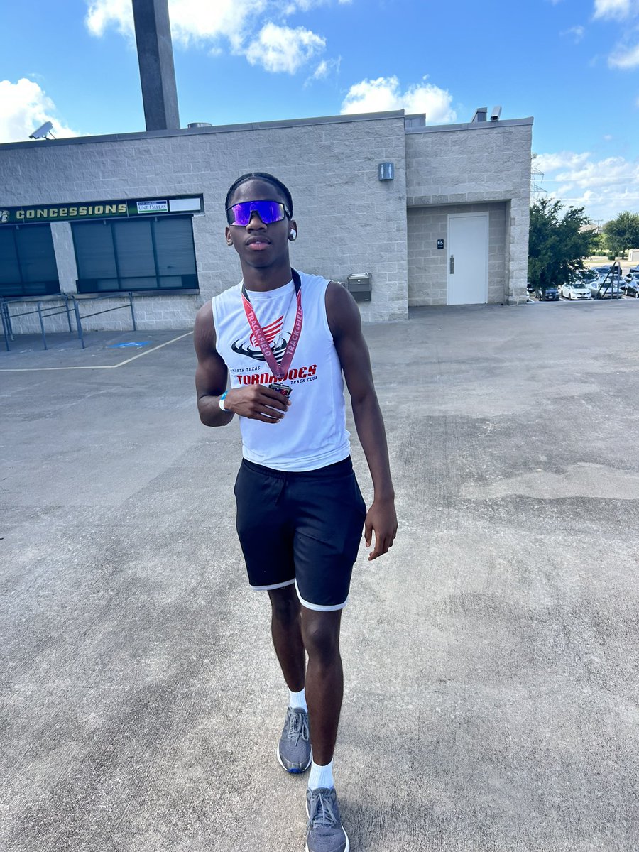 Got me some hardware at deSoto meet 
2nd place in 110h
#TheLew #Farmerstrong #NTXTornadoes