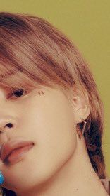taes_tree's tweet photo. the 13 on the cheek🥵 https://t.co/Pf6i8O7GLQ