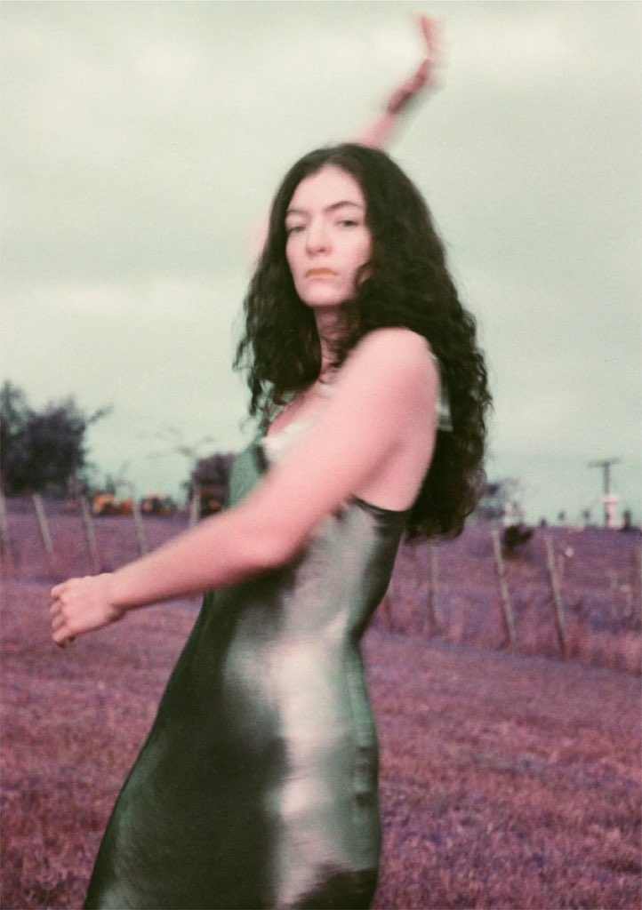 LordeOnChart's tweet photo. “The girl, so confusing version with lorde” has debuted with nearly 3x as many streams as the original on Spotify, in its first day.
#BestNewTrack https://t.co/kuA9IBk0Mm