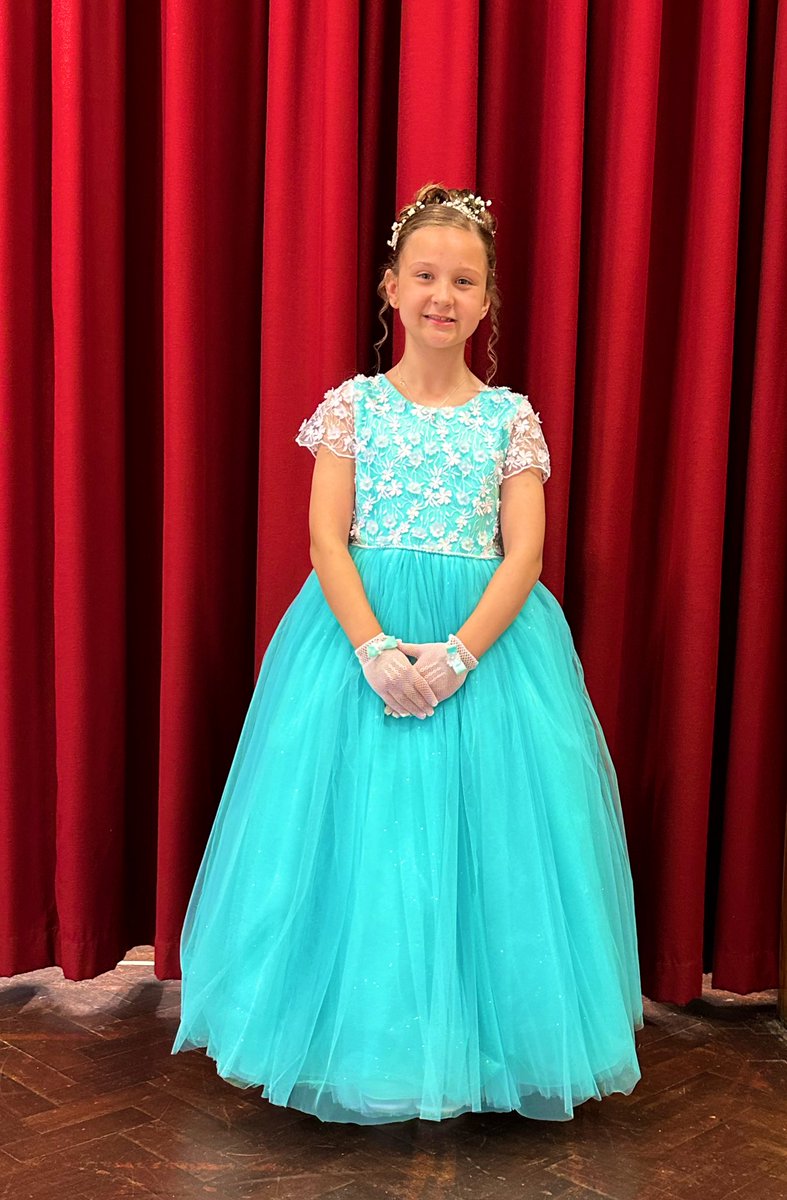 HayleyMcCon's tweet photo. 👑🥰👑When 2 best pals get to take part in the Children’s Day together xx LG and EG living their best life today @SacredHeartPrim @MrCampbellP5 @Laura_Wilson321 @drmcgovernshps @P4and3MrsM https://t.co/GogIIM3DrD