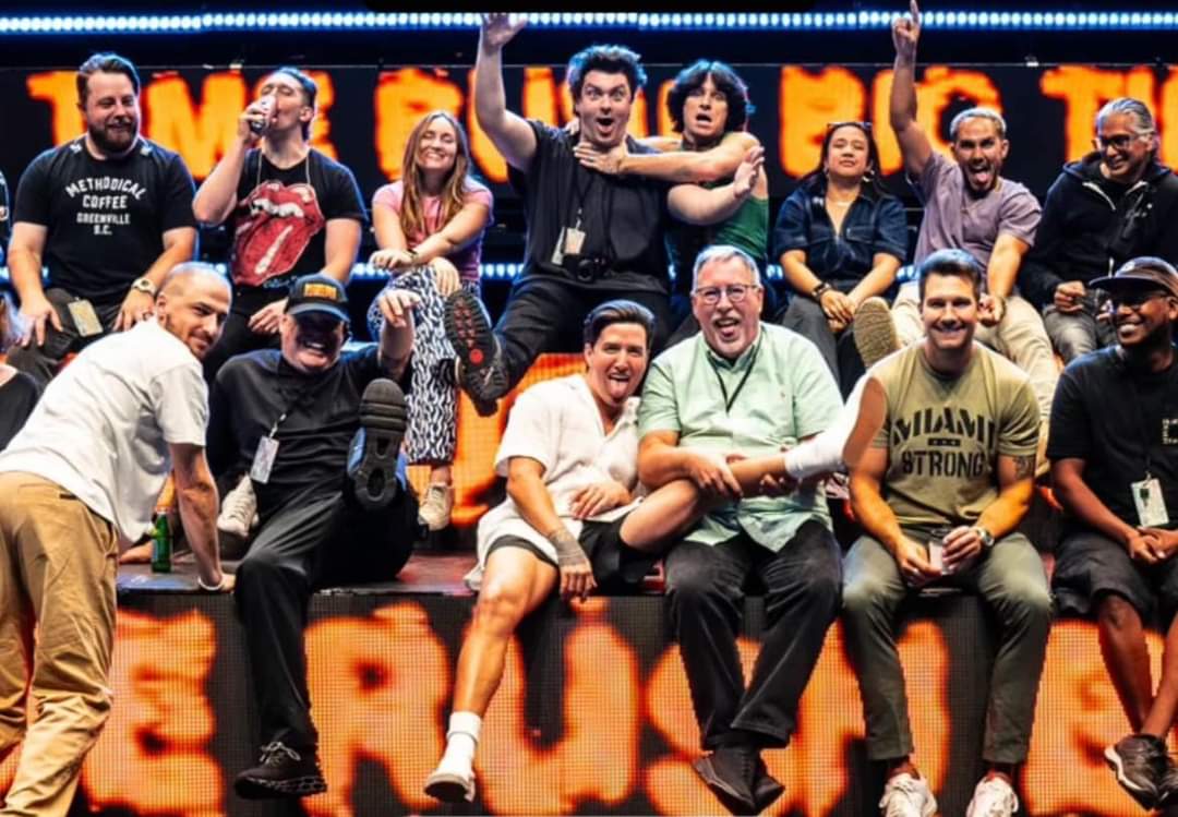 BTRSpain's tweet photo. Los chicos de @bigtimerush están de celebración...

Sold out en todos sus conciertos, ¡vendiendo más de 70.000 entradas en su primera gira europea! 🤩

España ya os echa de menos.

¡Enhorabuena a todo el equipo!

@HeffronDrive @jamesmaslow @TheCarlosPena @1LoganHenderson https://t.co/L6OcwVvBc1