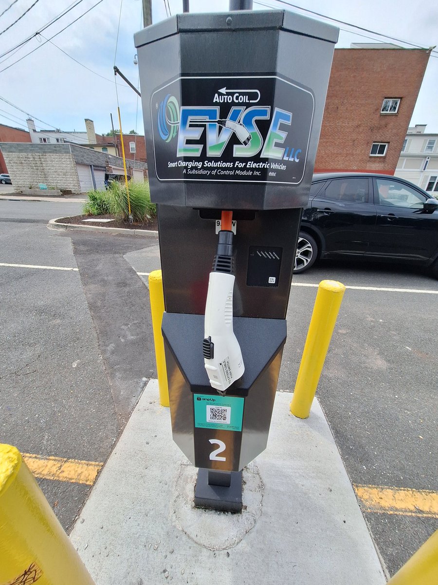 jayoung3292's tweet photo. When I served in @ManchesterCTown's #SustainabilityTaskForce in 2019, I helped to install EV chargers all across our town. By far the greatest accomplishment of my life thus far. #TheBestisYettoCome #ActonClimate 🌎
#CityofVillageCharm https://t.co/9uMyX0Ae64
