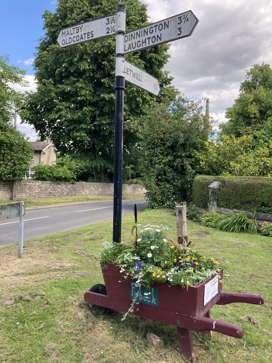 FirbeckPC's tweet photo. The village is in bloom and looking beautiful in the sunshine. #firbeckvillage https://t.co/BOF50b96lH