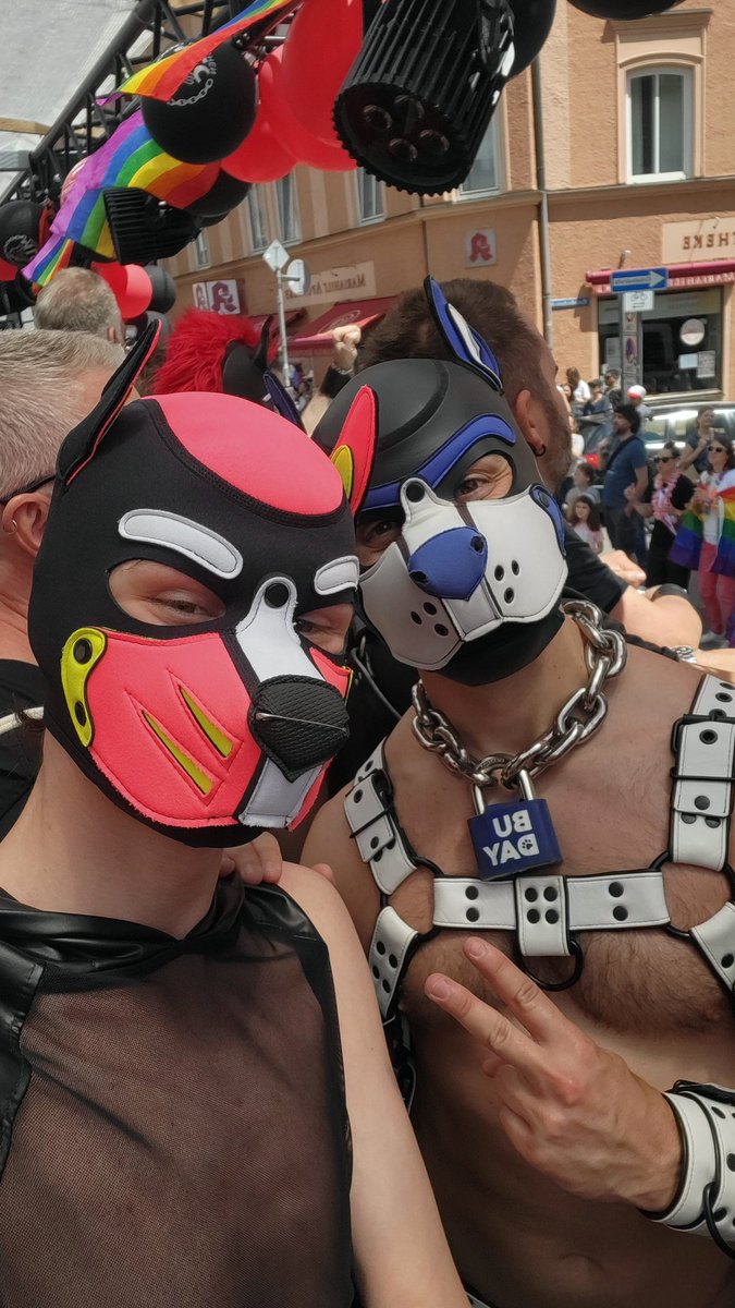 I just met <a href="/PupBuday/">Pup Buday</a> at munich pride👀 Was nice meeting you!!💜🐾
HAPPY PRIDE Y'ALL🏳️‍🌈

#pride #csd #munichpride #puppy #pup #pupplay #goodboy #gaypup #gaymunich #gegenrechts