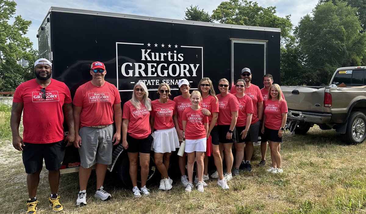 KellaGregory1's tweet photo. #teamGregory was in full force today in Boonville….love the momentum. #SD21
Proud to represent for @MikeLKehoe as well!!!
@KurtisGregory51 https://t.co/NRJVrZwDba