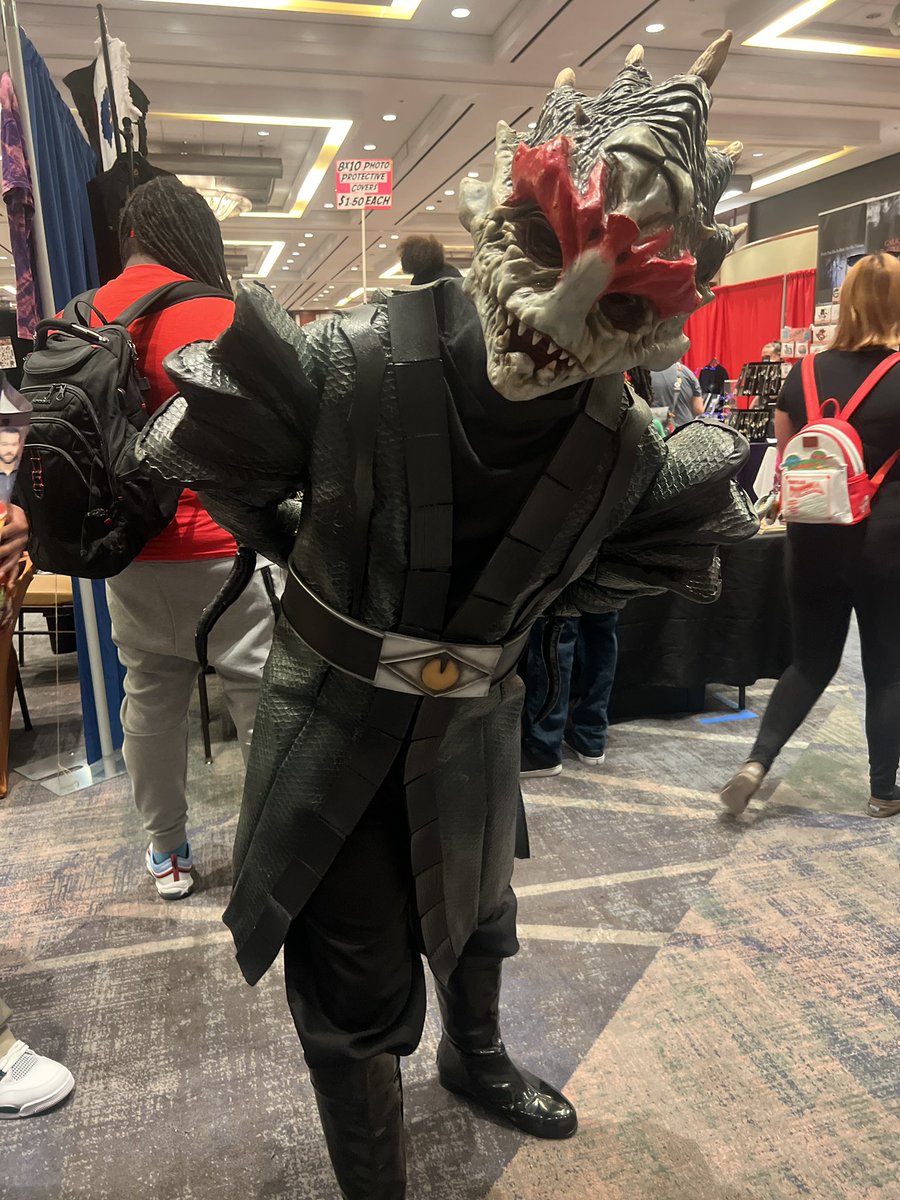 theALCombo's tweet image. Shoutout to cosplayer dress as mesogog. In character 24/7