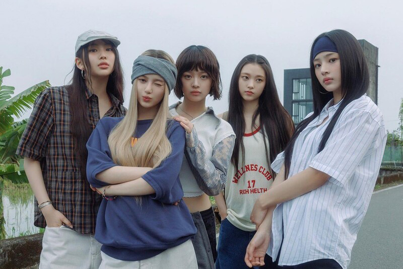 kchartsmaster's tweet photo. Top 10 songs on this weekโs YouTube Music Korea:
1. 'Supernova', #aespa
2. 'How Sweet', #NewJeans
3. 'T.B.H', #QWER
4. 'Armageddon', #aespa
5. 'Magnetic', #ILLIT
6. 'HEYA', #IVE
7. 'Bubble Gum', #NewJeans
8. 'AK47 MEGA MIX', #MensTear
9. 'Right Now', #NewJeans
10. 'ABCD', #NAYEON