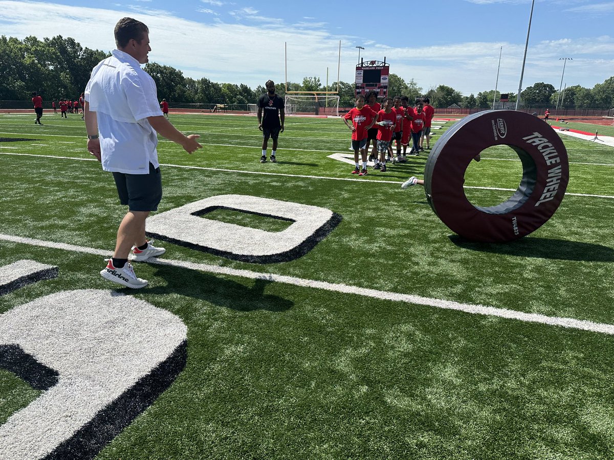RaySouthFB's tweet photo. Our staff had an awesome time today hosting the Della Lamb football organization. Lots of young athletes got better today! Good luck this season and you guys are always welcome on the SouthSide!
#TheStanderd https://t.co/5AInyey2UQ