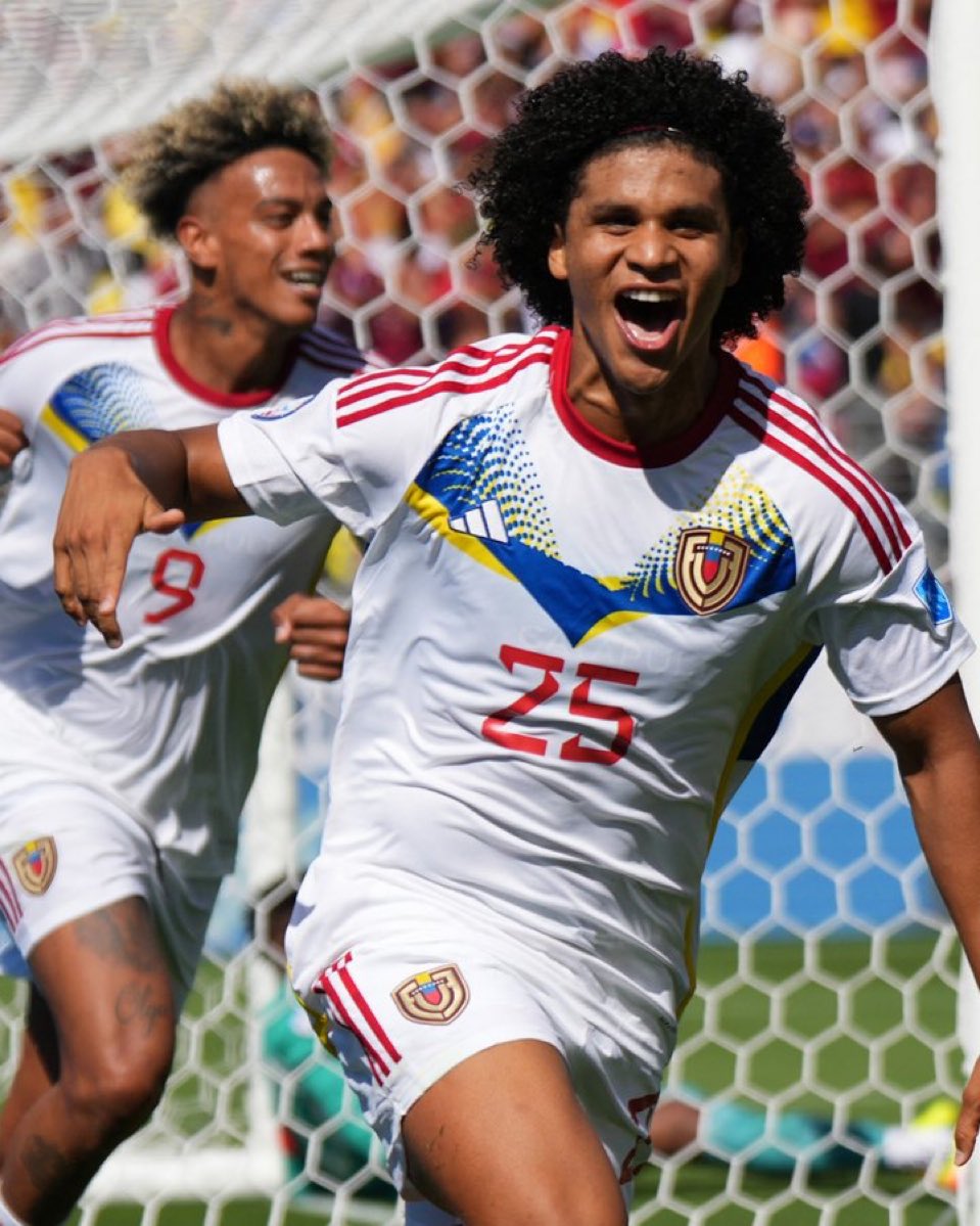 TheCopaClub's tweet photo. VENEZUELA BEAT ECUADOR. 🇻🇪 

After the frustration of 2021 and COVID ruining any hope of a successful tournament, Batista’s side claim all three points in their opening #CopaAmèrica match in the US.

Phenomenal football match. #ECUVEN https://t.co/Lw4Lil0Fkf