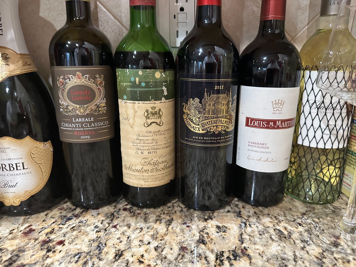 LawJustice323's tweet image. What do we have here?
🧐🙃🍷
#SaturdayChillOutZone