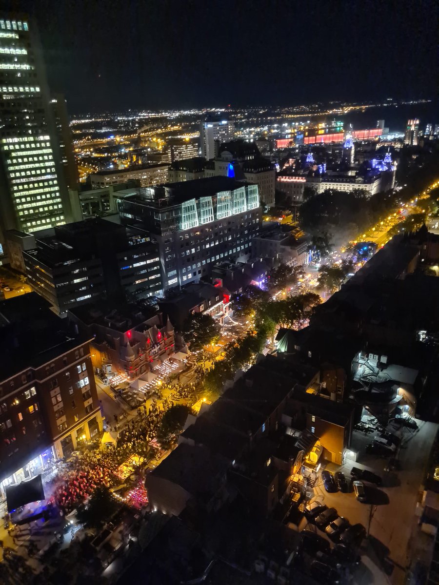 On my way back from <a href="/netsci2024/">NetSci 2024</a> where I presented my work on LLMs &amp; scale-free networks arxiv.org/abs/2312.06619 Loved <a href="/danielhankim418/">Minsuk Daniel Kim</a> talk on shortest-path percolation and <a href="/gulsahakcakir/">Gülşah Akçakır</a> poster on collaborative problem-solving on networks. Be sure to check out their work!