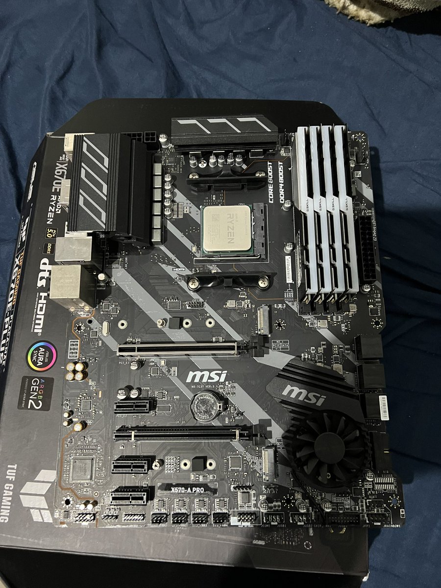 Rapaziada lembrando que ainda não vendi o outro kit o patrão ficou louco pra vender rápido 🤑💰 $2.700 avista frete pelo comprador

Especificação: ryzen 5900x + x570 pro msi 32gb gskill trident Z 3600mhz Rgb

Rt dos cria ❤️