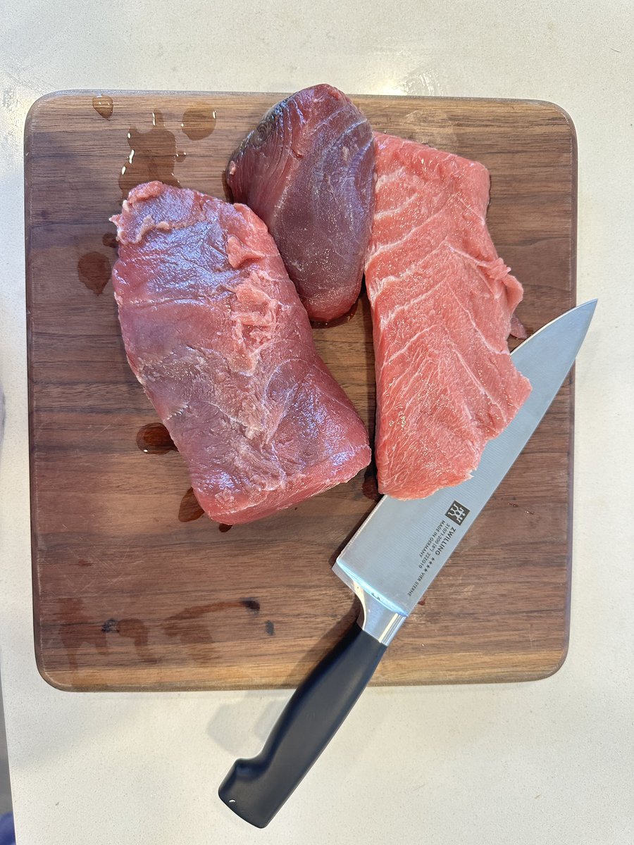 朋友今早钓到了蓝鳍金枪鱼，给了两块。还有一块不知道什么鱼。除了刺身，还有啥别的吃法？