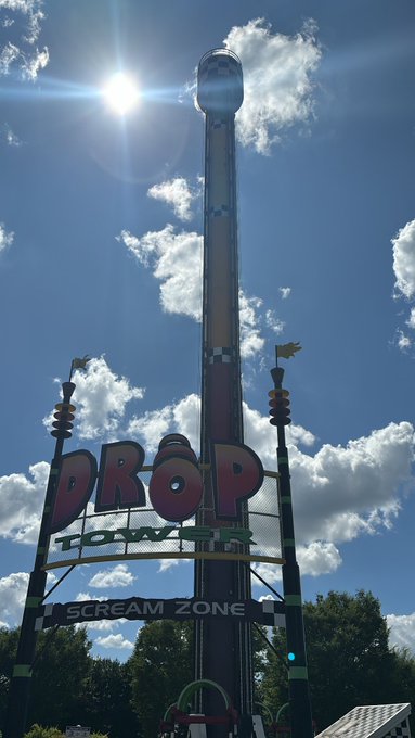 We went to an amusement park 🎢 today and here&rsquo;s the pics I got with no faces 😜 https://t.co/nCkIEexA