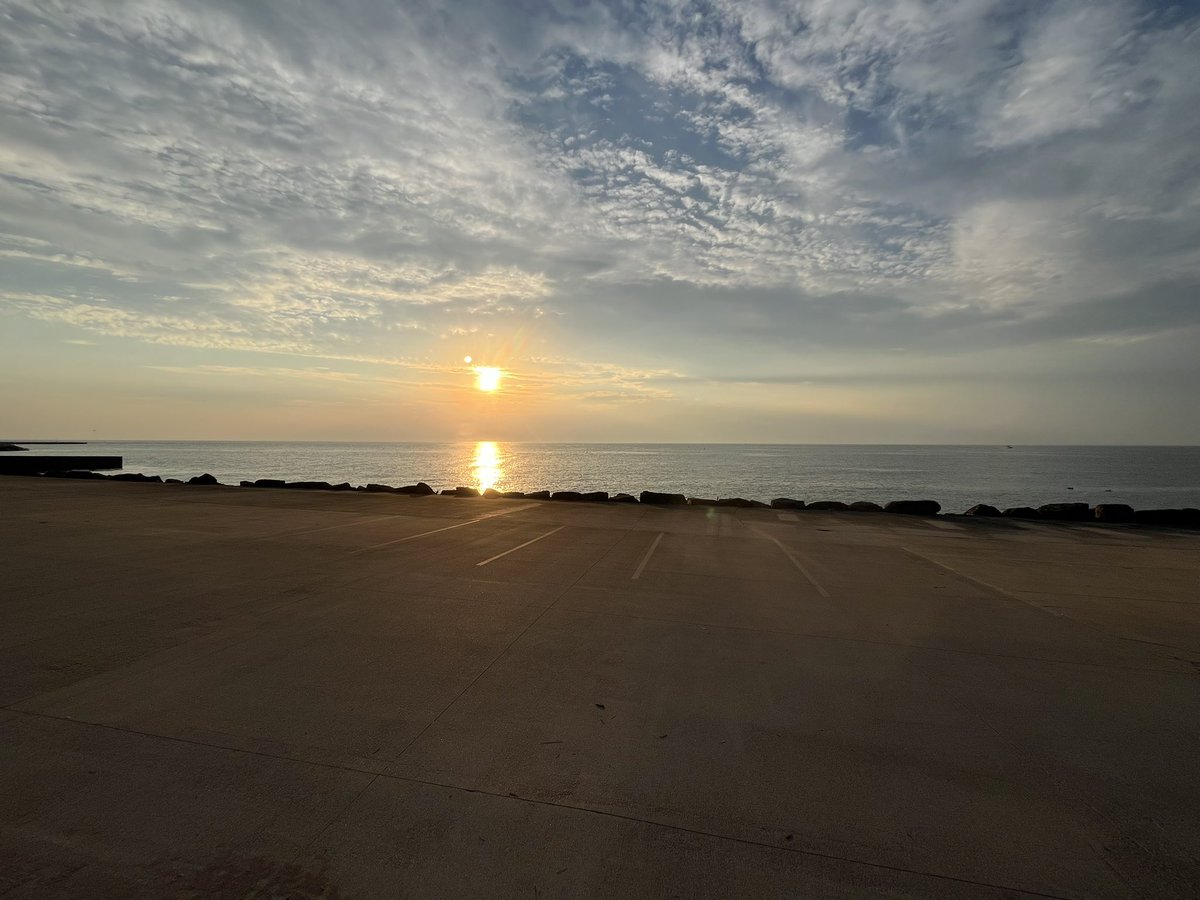 Hemmy44's tweet photo. This view will never get old. #LakeErie #LakeLife #CLYC https://t.co/W4ISbhsP8Y