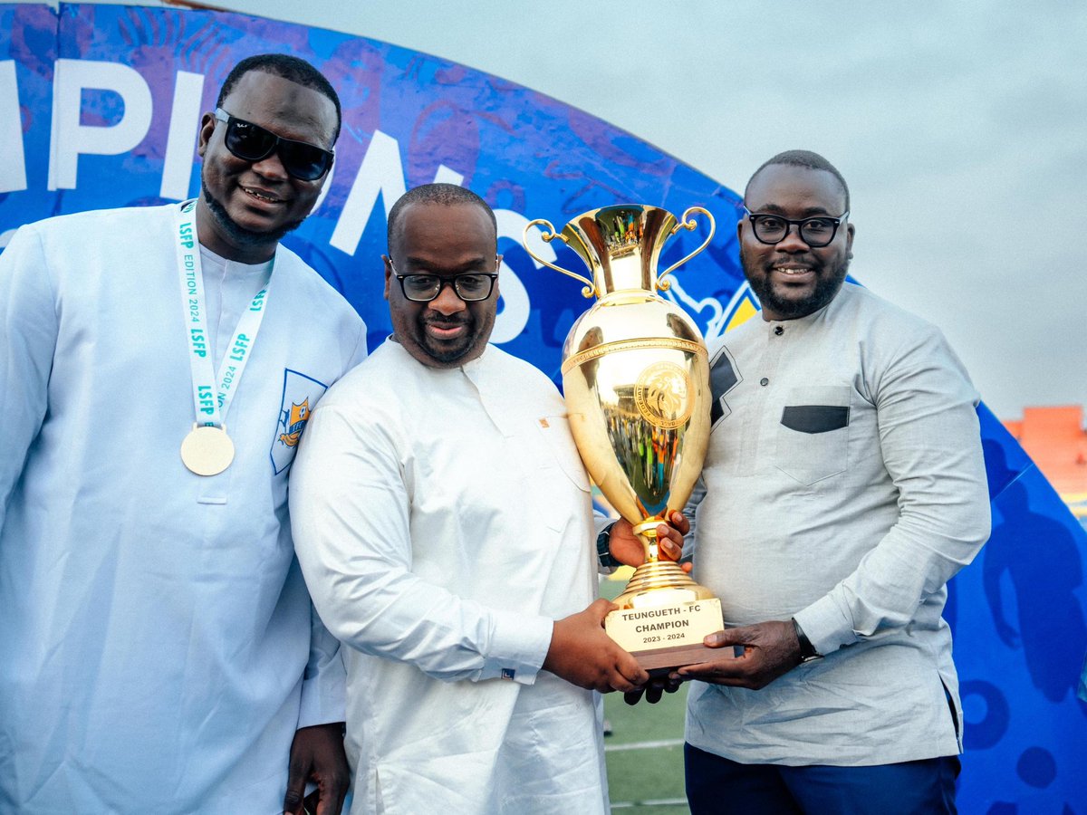 rabadiouf's tweet image. Cérémonie de remise du trophée de Champion du Sénégal à @TeunguethFc

La fête a été très belle pour Rufisque et le #FootLocal.
Félicitations à tous.

Bara