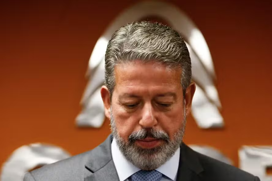 🔥 Atuação de deputada contra PL Antiaborto irrita Lira

O presidente da Câmara revelou a parlamentares incômodo com o enfrentamento de Sâmia Bomfim, autora de um abaixo-assinado para barrar a proposta, tratada como “PL do Estuprador”.