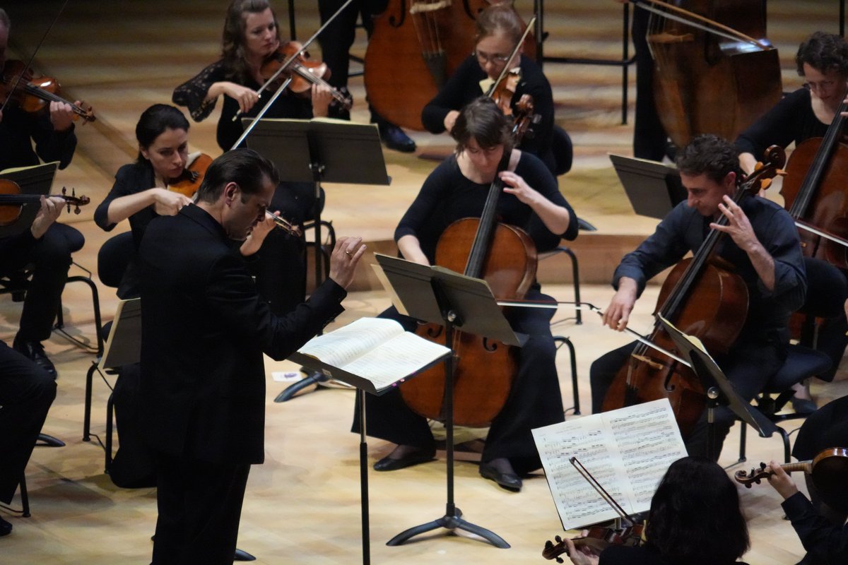 Insula orchestra (@insulaorchestra) on Twitter photo Ce soir à <a href="/LaSeineMusicale/">La Seine Musicale</a> ! Le Concentus Musicus Wien et Stefan Gottfried nous entraînent au rythme de la 39e Symphonie de Mozart 💥 Bonne nouvelle, le Concentus Musicus Wien sera de retour à La Seine Musicale le 12 février 2025 🎶
🎟️ Réserver : bit.ly/Concentus-25 Ce soir à <a href="/LaSeineMusicale/">La Seine Musicale</a> ! Le Concentus Musicus Wien et Stefan Gottfried nous entraînent au rythme de la 39e Symphonie de Mozart 💥 Bonne nouvelle, le Concentus Musicus Wien sera de retour à La Seine Musicale le 12 février 2025 🎶
🎟️ Réserver : bit.ly/Concentus-25