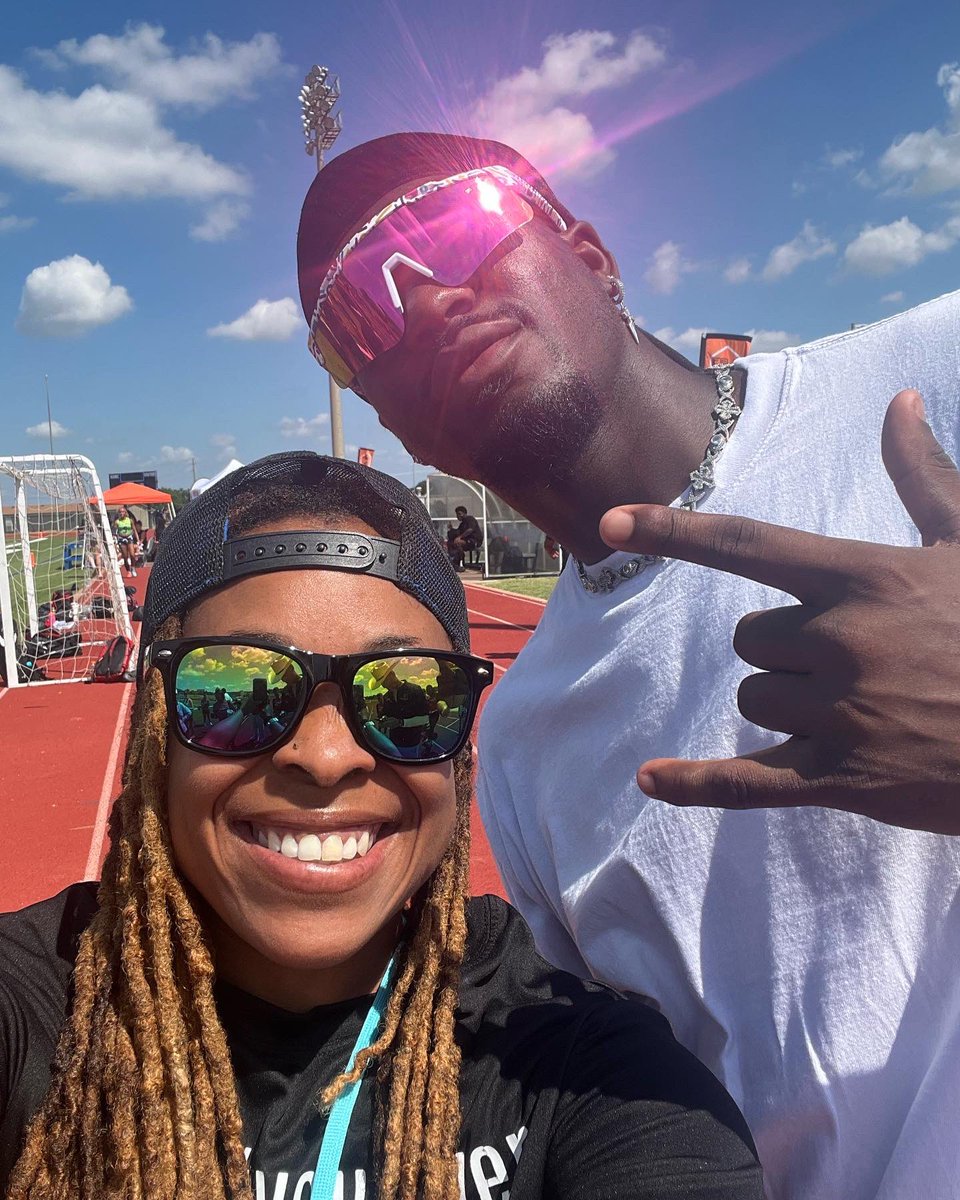 CoachGrayson52's tweet photo. Shout out to @ajgreene15 for the support of women’s football!!! You have seen the raw talent and athleticism. You are appreciated for believing in the @wnfcfootball and @wnfcflag . 🫡💪🏽🏈
#WomenInFootball #GirlsInFootball #WNFCflag #WNFCproud #YourSupportCounts https://t.co/nUHFZMbdwY